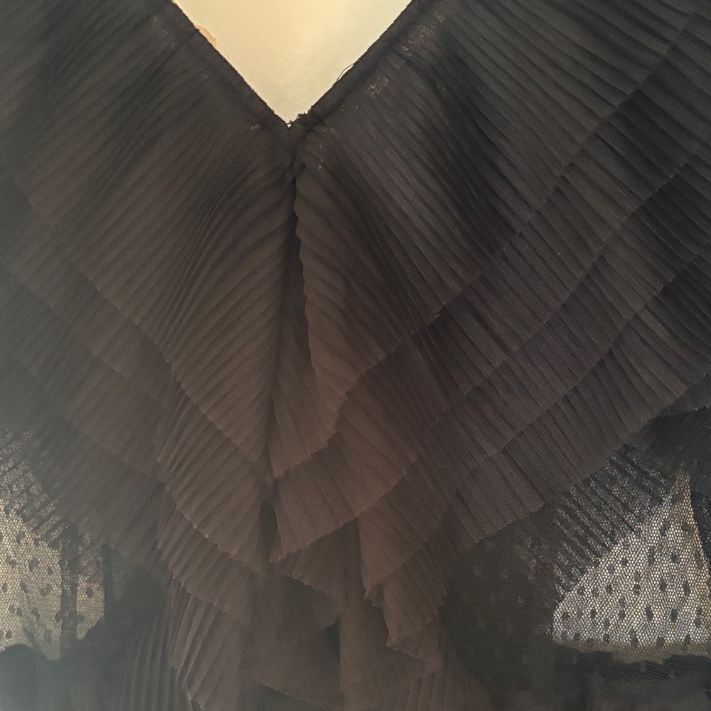 Elegant Black Ruffled Women's Top - Picture 5 of 9